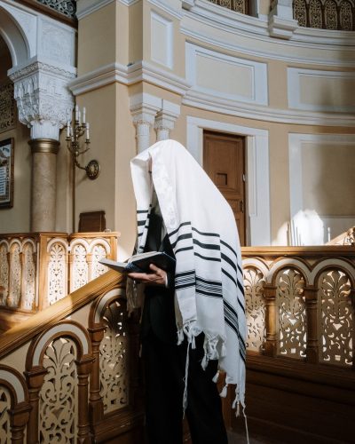 Jew praying